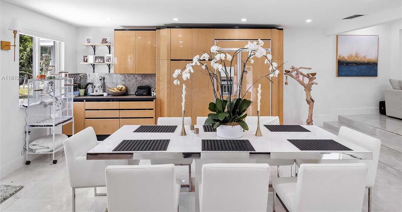 Small Image of 974 NORTH EAST 145TH ST, North Miami Number 9