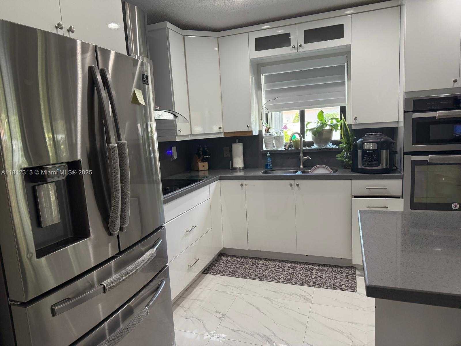 Small Image of 3297 WEST 70TH ST, Hialeah Number 12