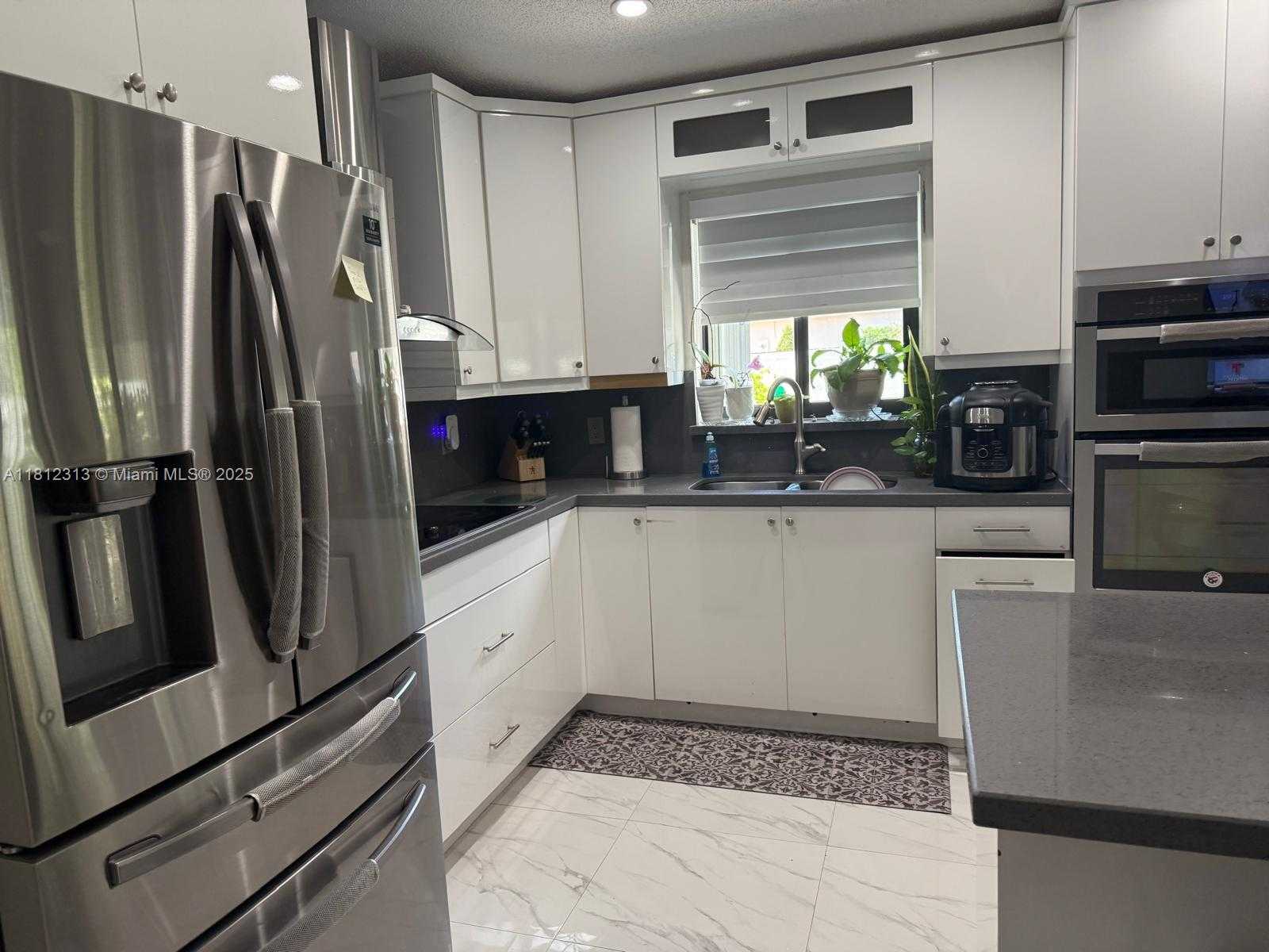 Small Image of 3297 WEST 70TH ST, Hialeah Number 13