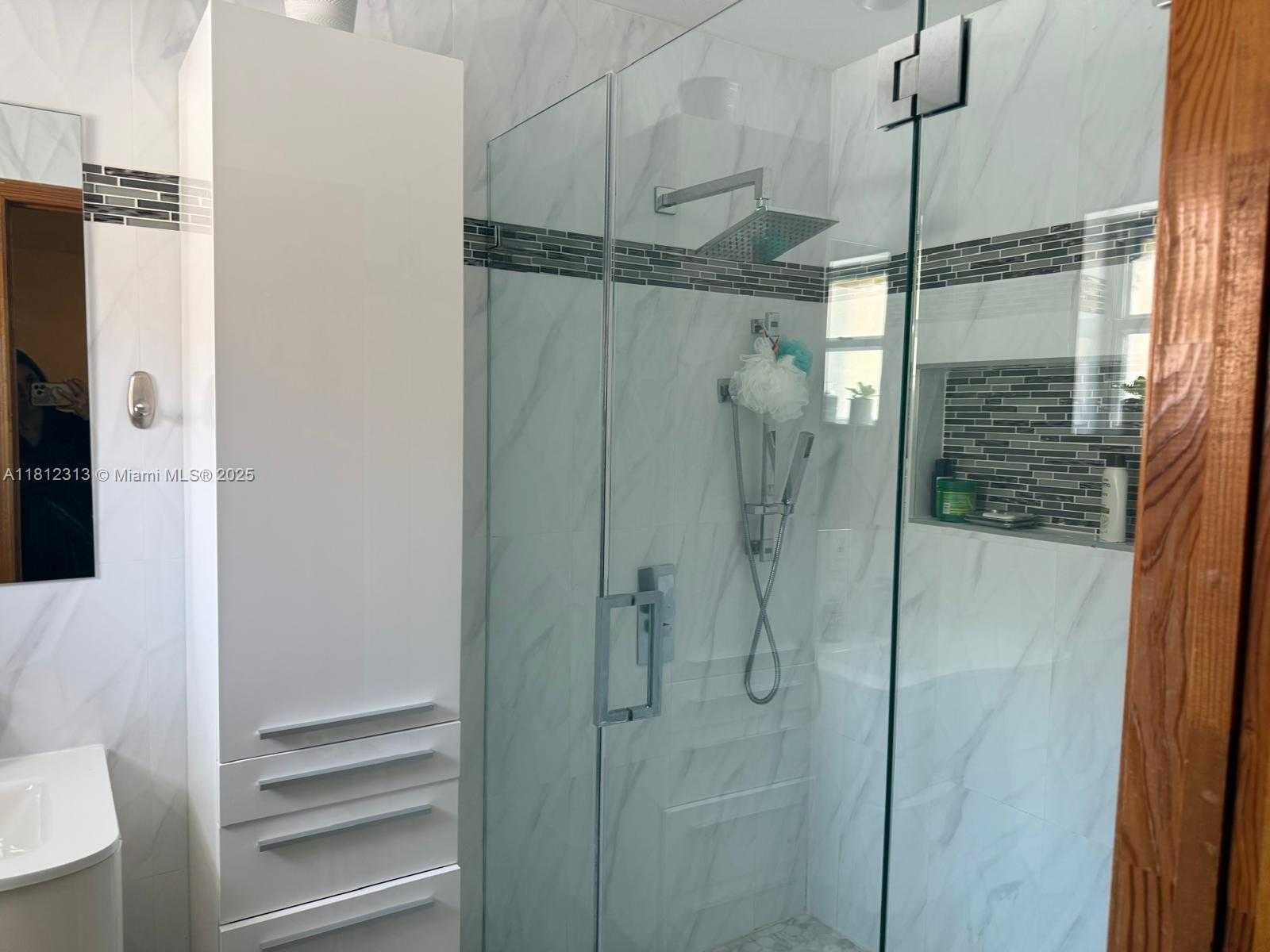 Small Image of 3297 WEST 70TH ST, Hialeah Number 14