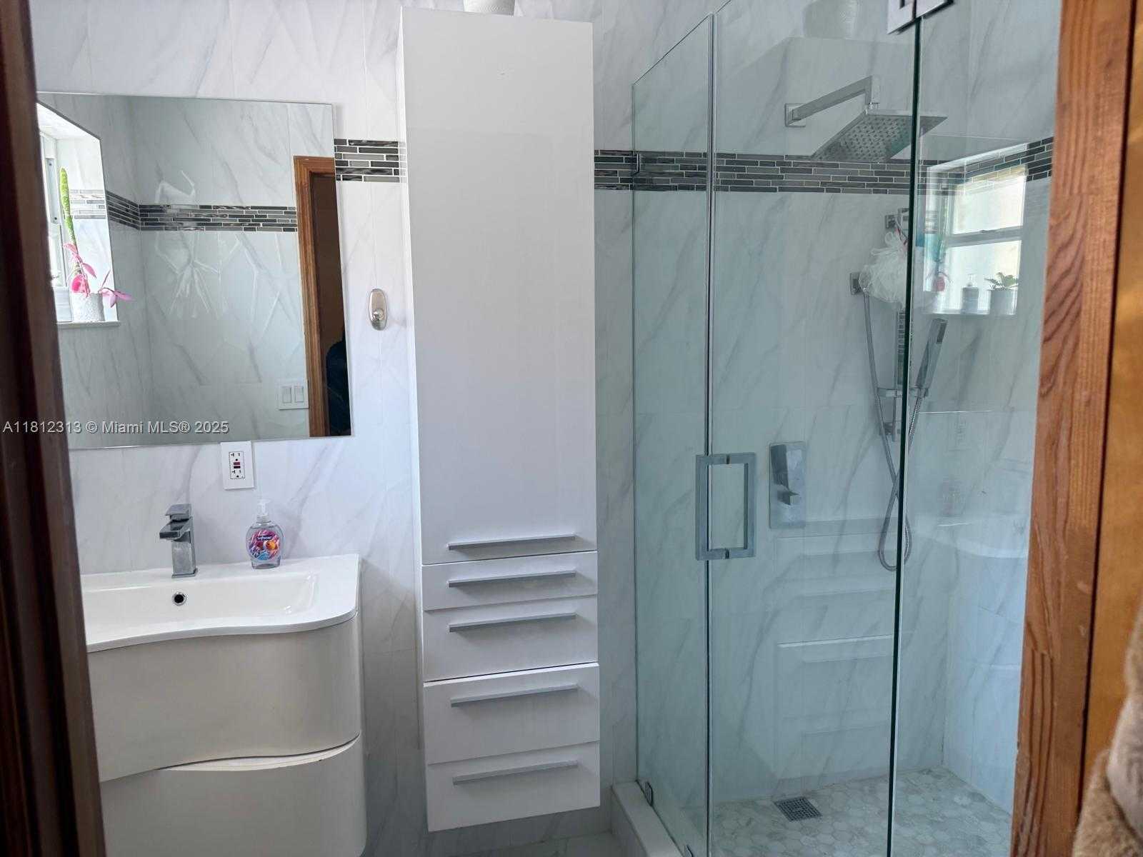 Small Image of 3297 WEST 70TH ST, Hialeah Number 15