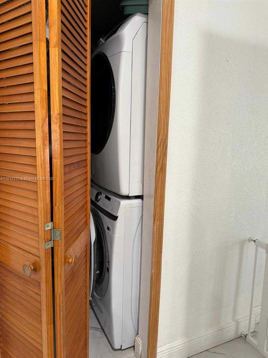 Small Image of 3297 WEST 70TH ST, Hialeah Number 25