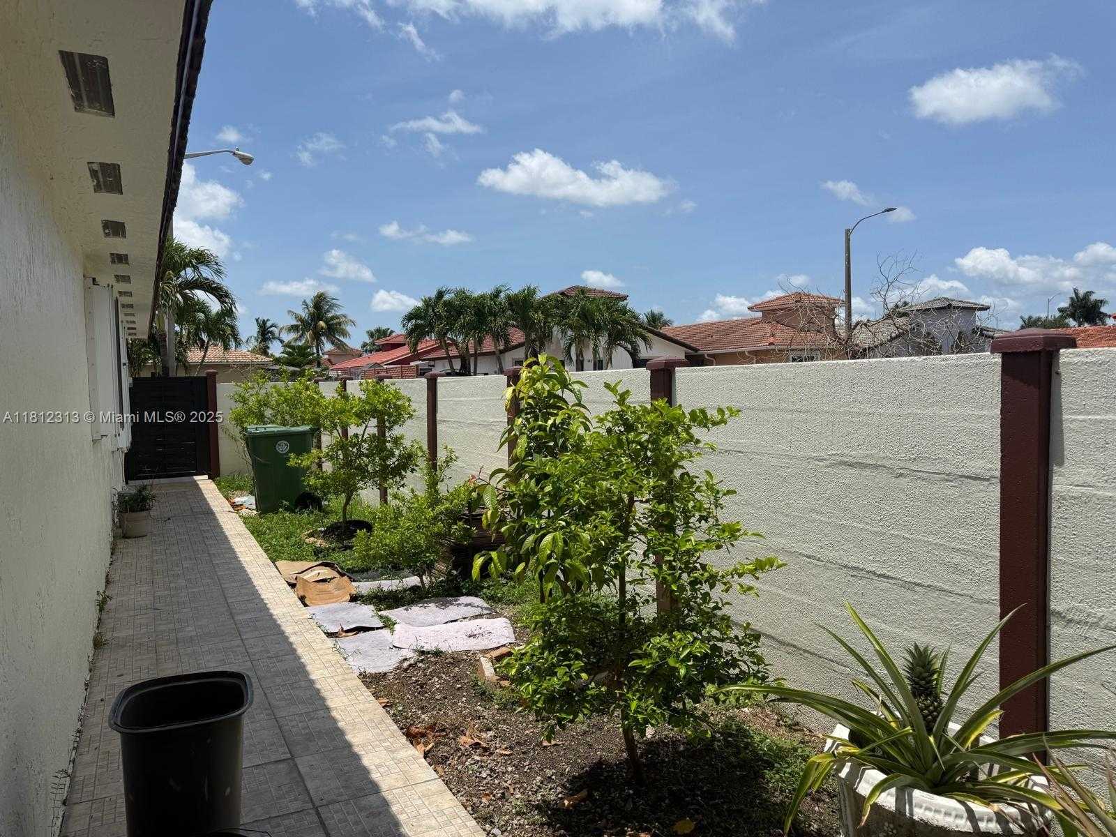 Small Image of 3297 WEST 70TH ST, Hialeah Number 5