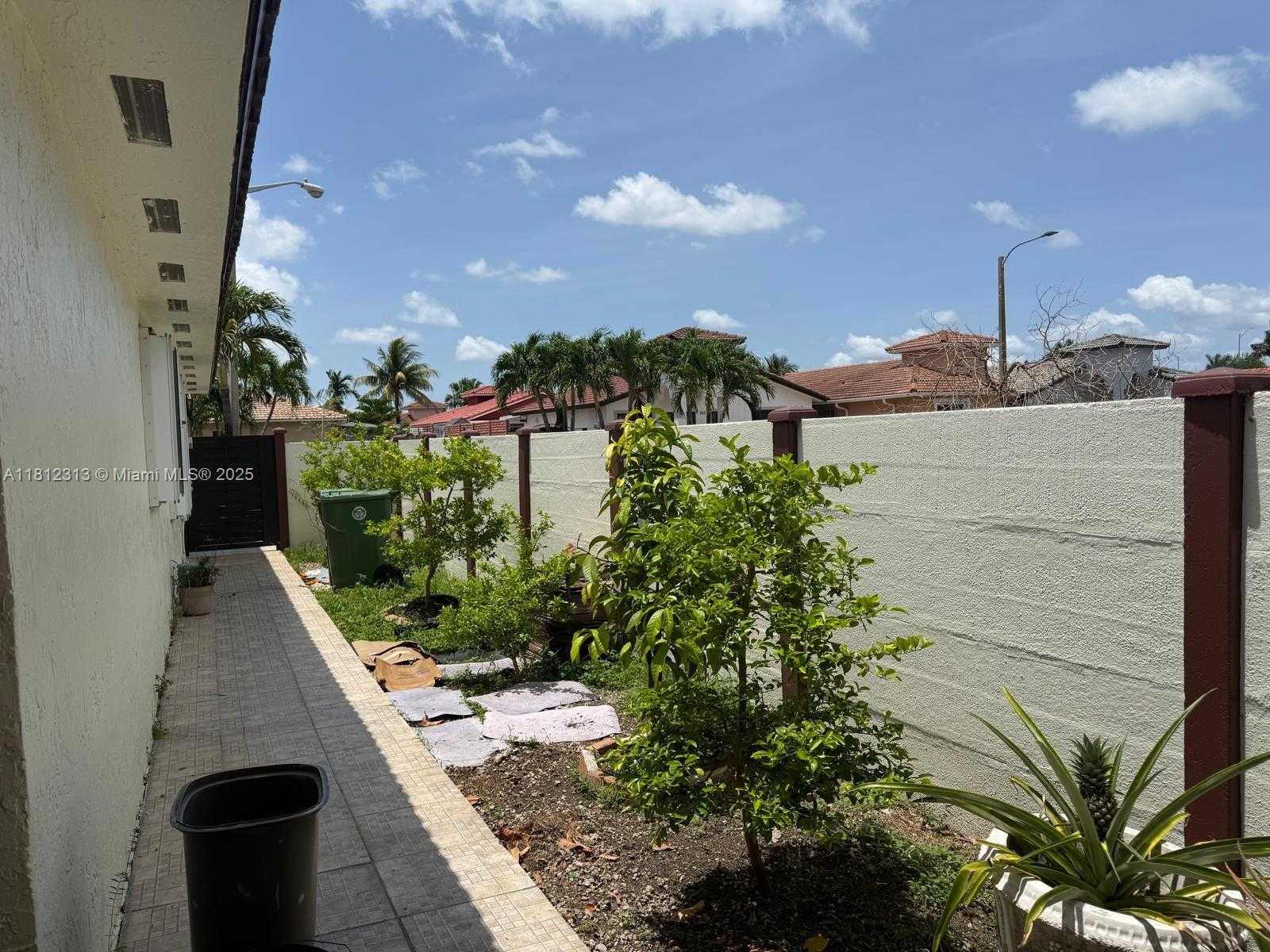 Small Image of 3297 WEST 70TH ST, Hialeah Number 6