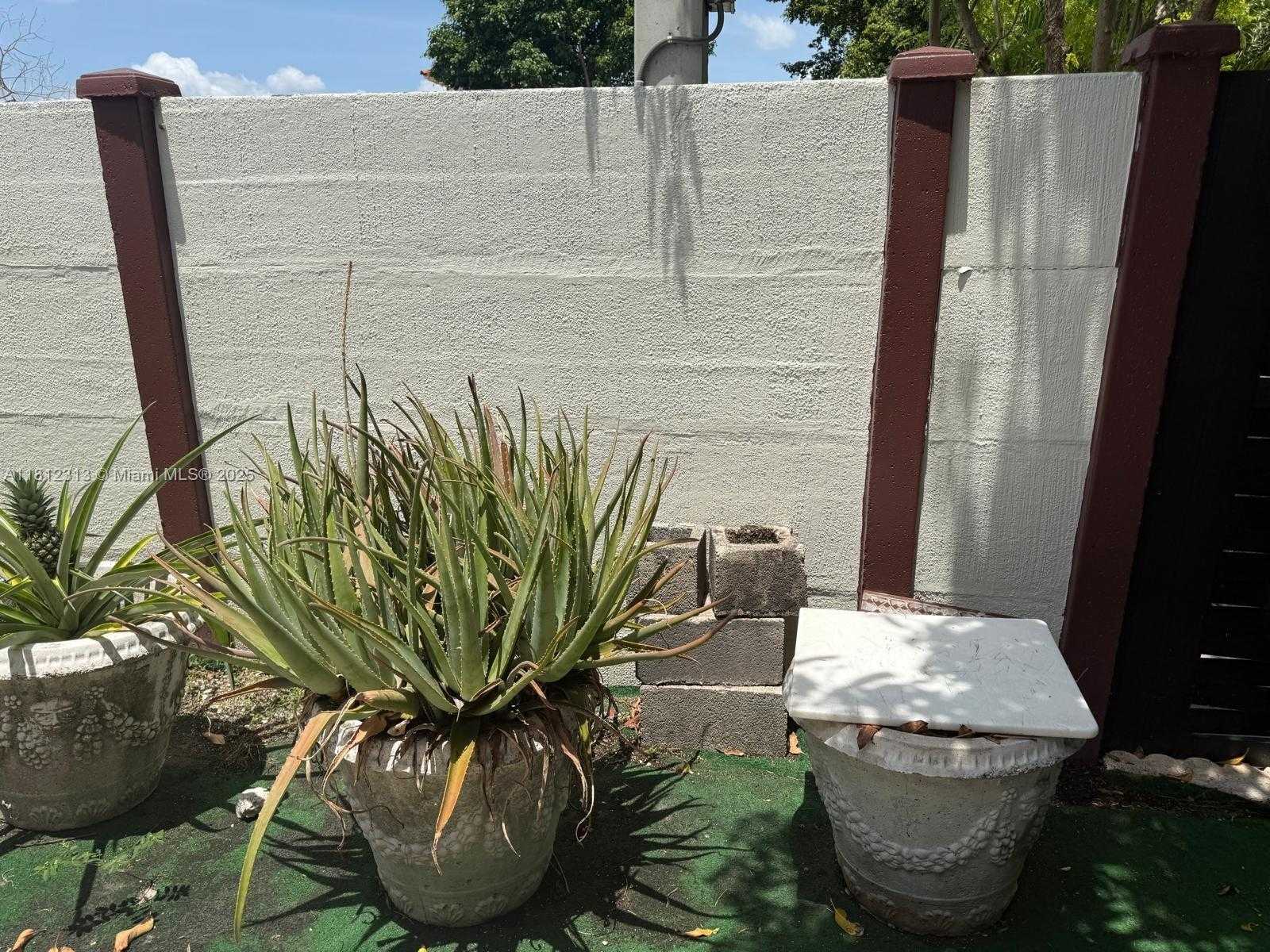 Small Image of 3297 WEST 70TH ST, Hialeah Number 7