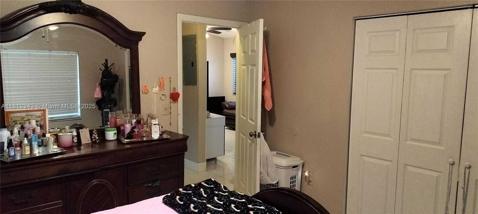 Small Image of 3149 WEST 68TH PL, Hialeah Number 19