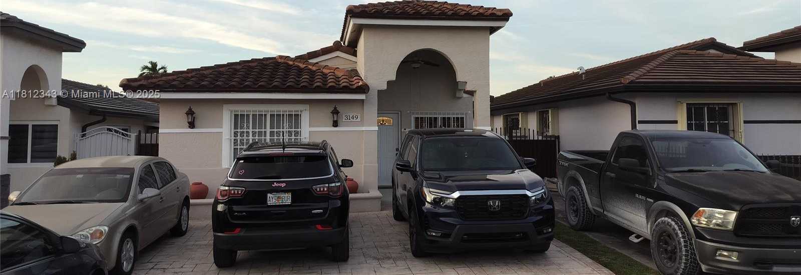 Small Image of 3149 WEST 68TH PL, Hialeah Number 2