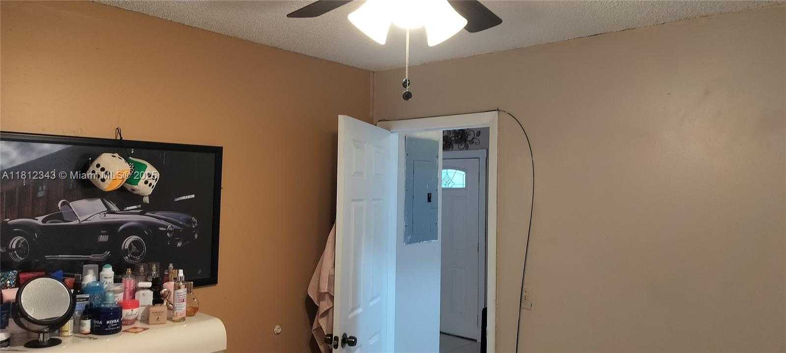 Small Image of 3149 WEST 68TH PL, Hialeah Number 22