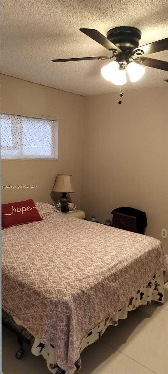 Small Image of 3149 WEST 68TH PL, Hialeah Number 25