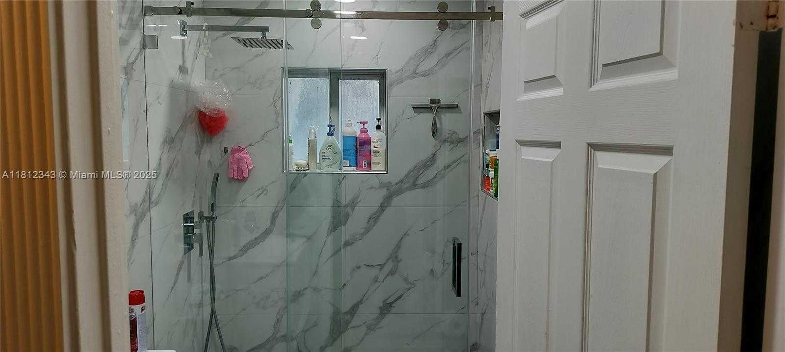 Small Image of 3149 WEST 68TH PL, Hialeah Number 27