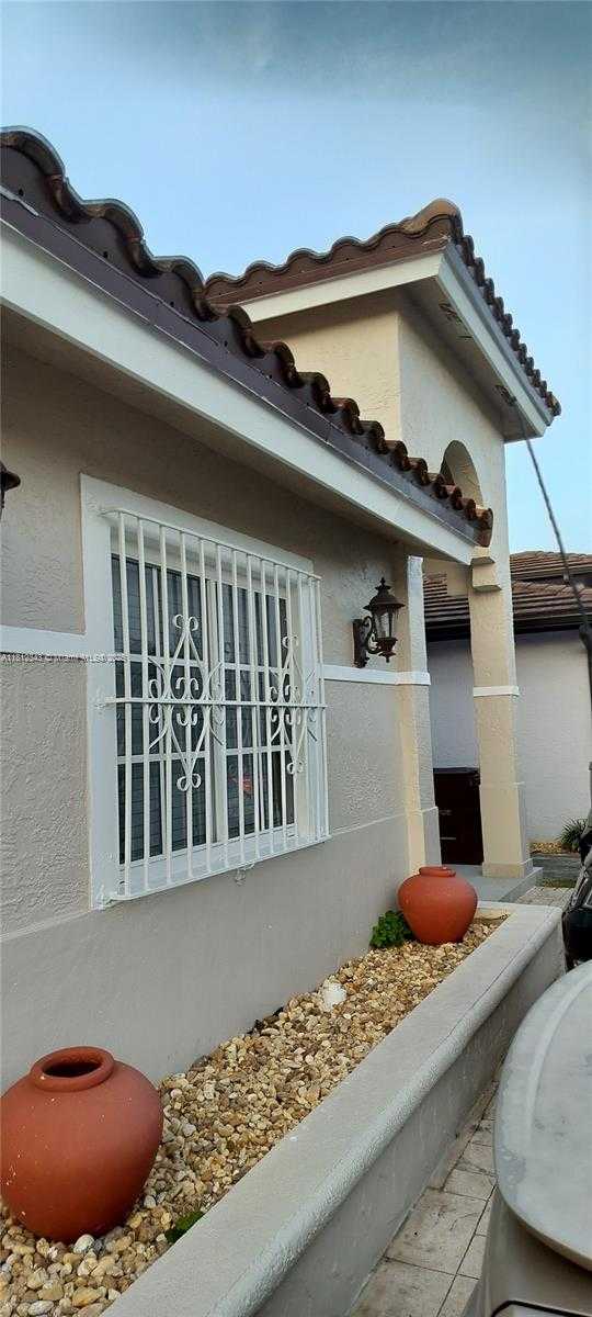 Small Image of 3149 WEST 68TH PL, Hialeah Number 3