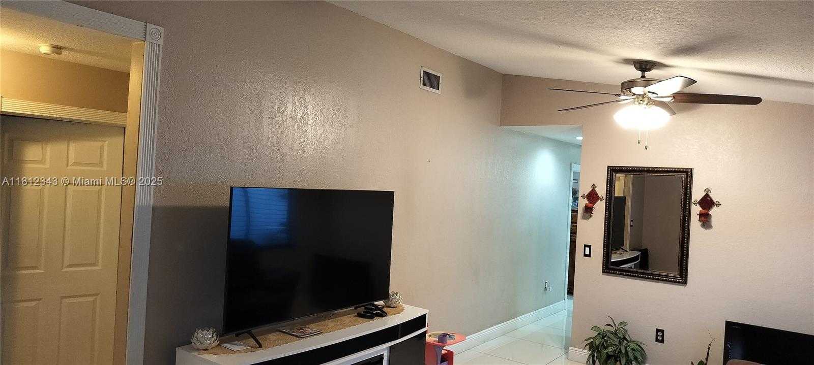 Small Image of 3149 WEST 68TH PL, Hialeah Number 30