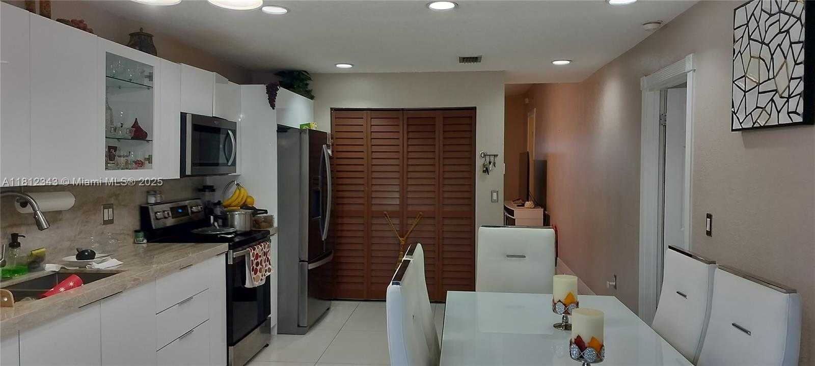 Small Image of 3149 WEST 68TH PL, Hialeah Number 37