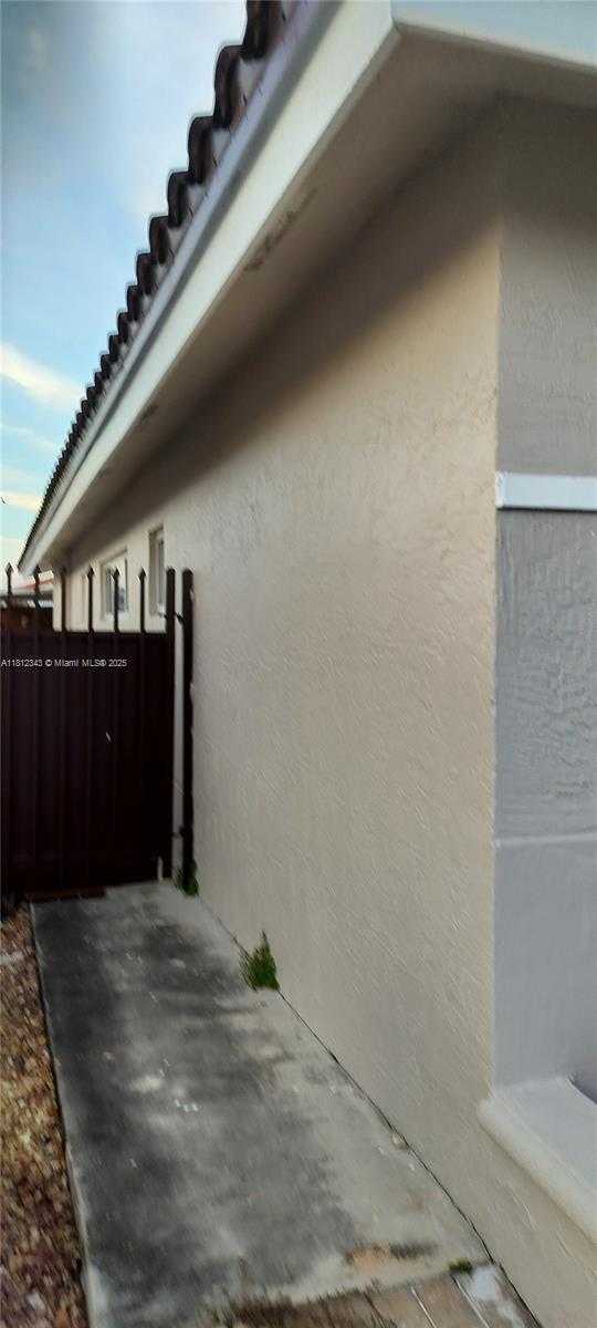 Small Image of 3149 WEST 68TH PL, Hialeah Number 4