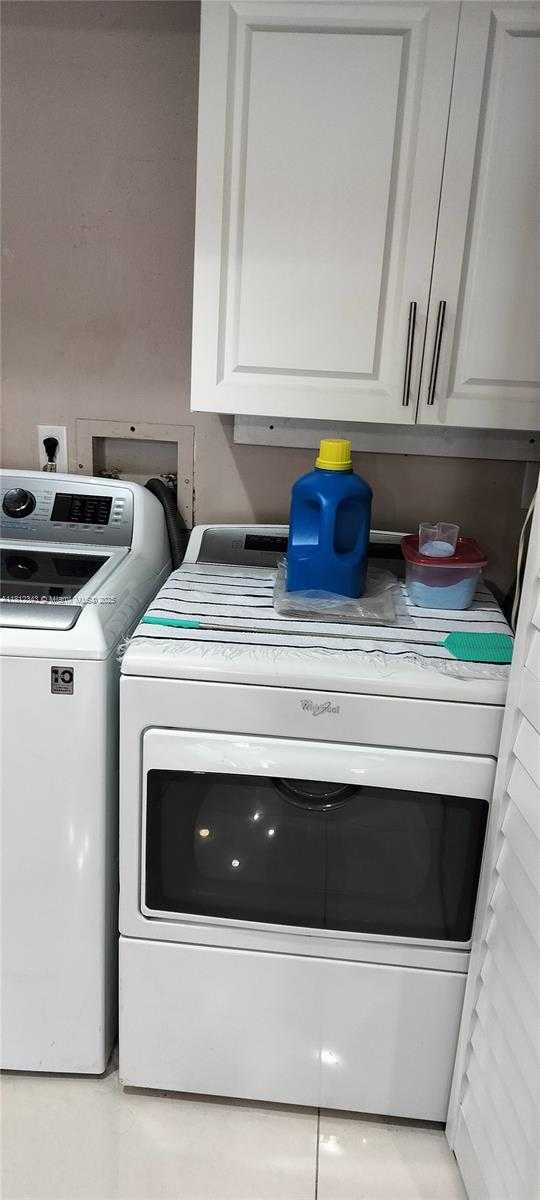 Small Image of 3149 WEST 68TH PL, Hialeah Number 44