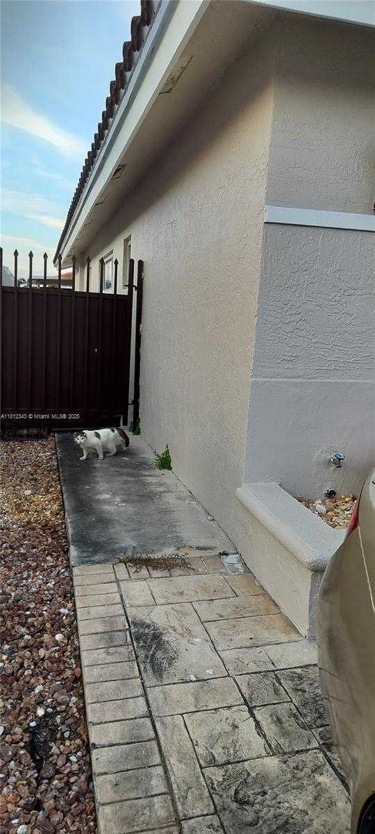 Small Image of 3149 WEST 68TH PL, Hialeah Number 5