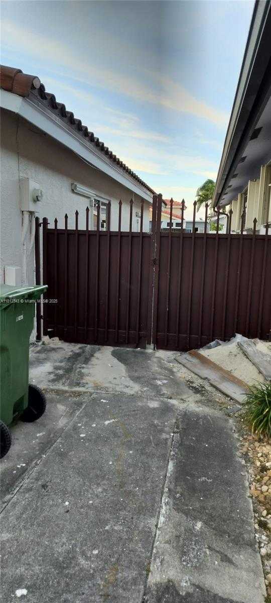 Small Image of 3149 WEST 68TH PL, Hialeah Number 7