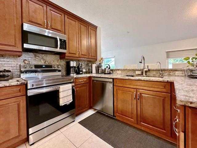 Small Image of 16295 NORTH WEST 9TH DR, Pembroke Pines Number 8