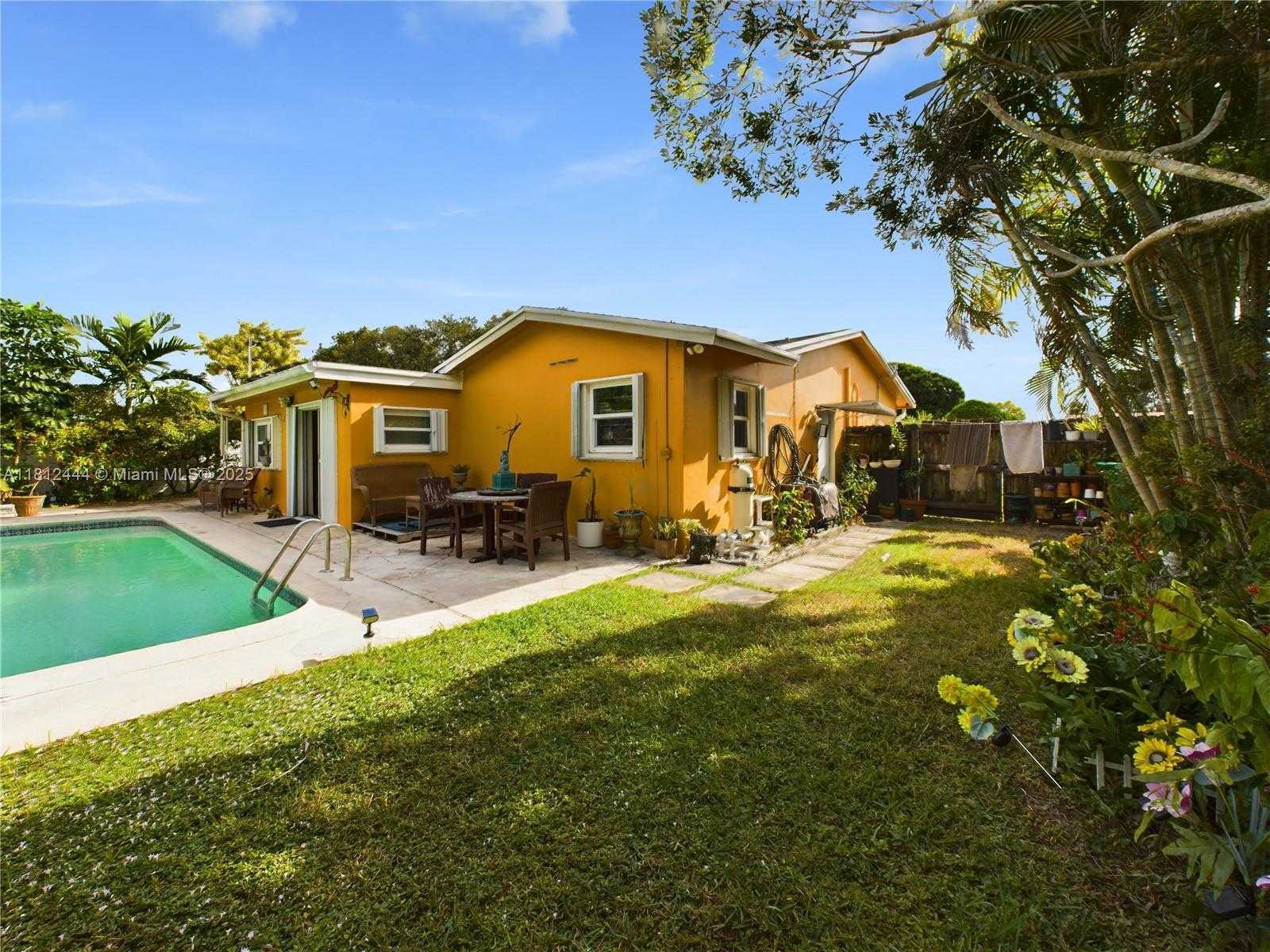 Small Image of 10221 SOUTH WEST 50TH CT, Cooper City Number 24