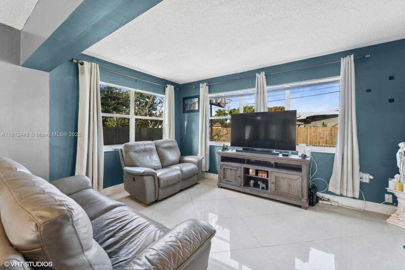Small Image of 1831 SOUTH WEST 42ND TER, Fort Lauderdale Number 11