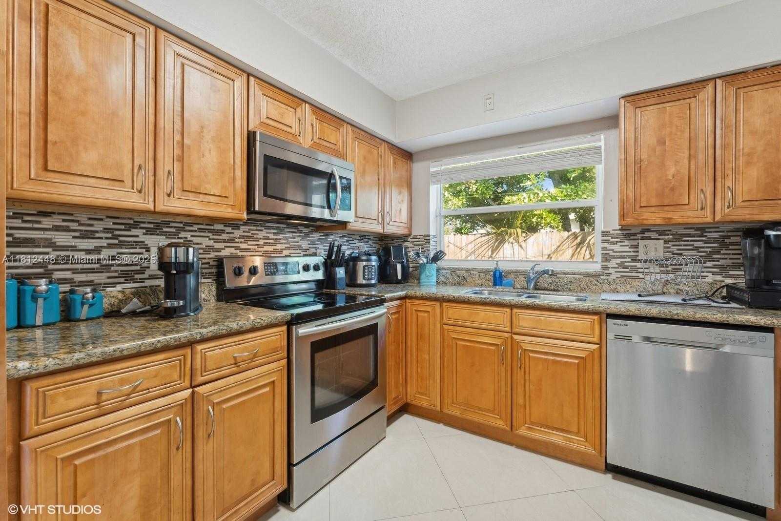 Small Image of 1831 SOUTH WEST 42ND TER, Fort Lauderdale Number 14