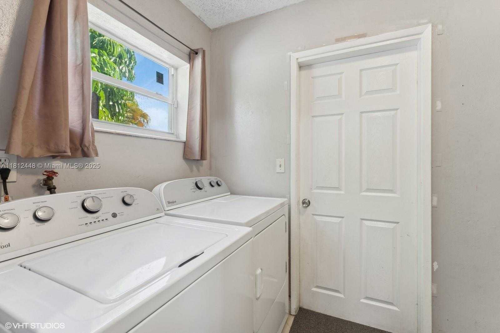 Small Image of 1831 SOUTH WEST 42ND TER, Fort Lauderdale Number 15