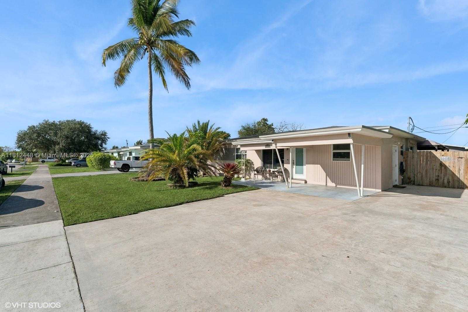 Small Image of 1831 SOUTH WEST 42ND TER, Fort Lauderdale Number 2