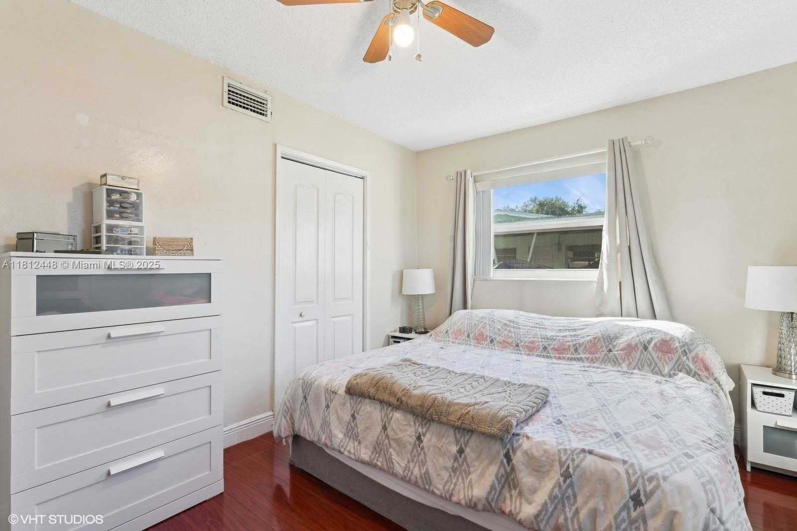 Small Image of 1831 SOUTH WEST 42ND TER, Fort Lauderdale Number 22