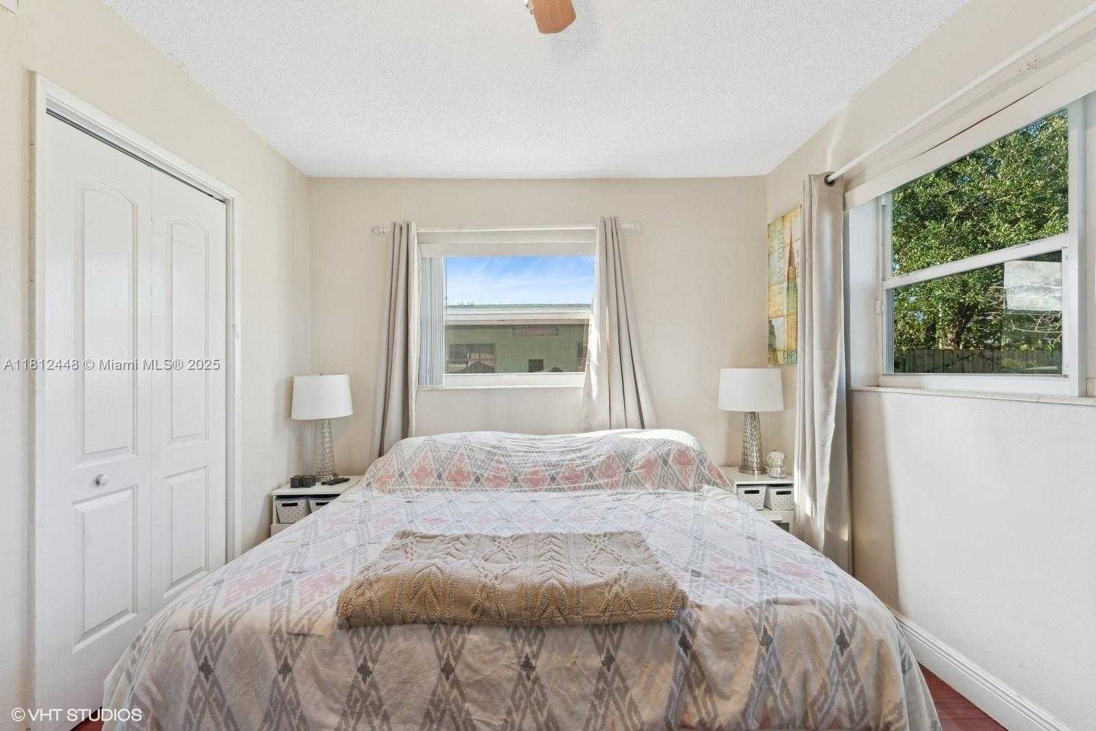Small Image of 1831 SOUTH WEST 42ND TER, Fort Lauderdale Number 23
