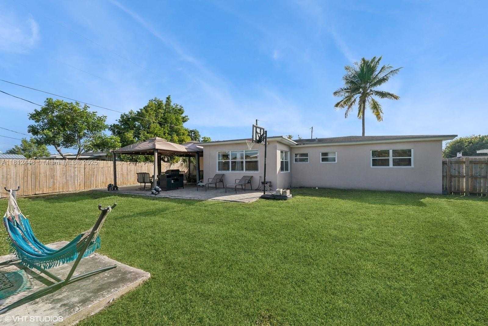 Small Image of 1831 SOUTH WEST 42ND TER, Fort Lauderdale Number 29