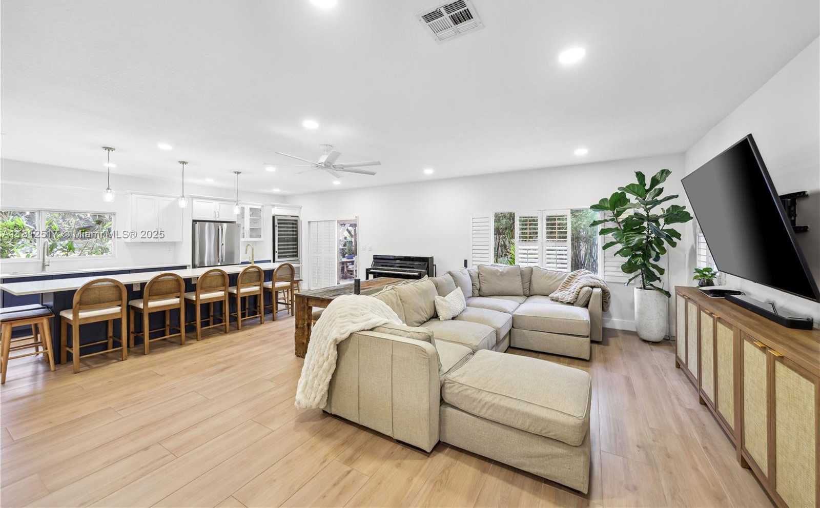 Small Image of 3229 CANAL DR, Pompano Beach Number 10