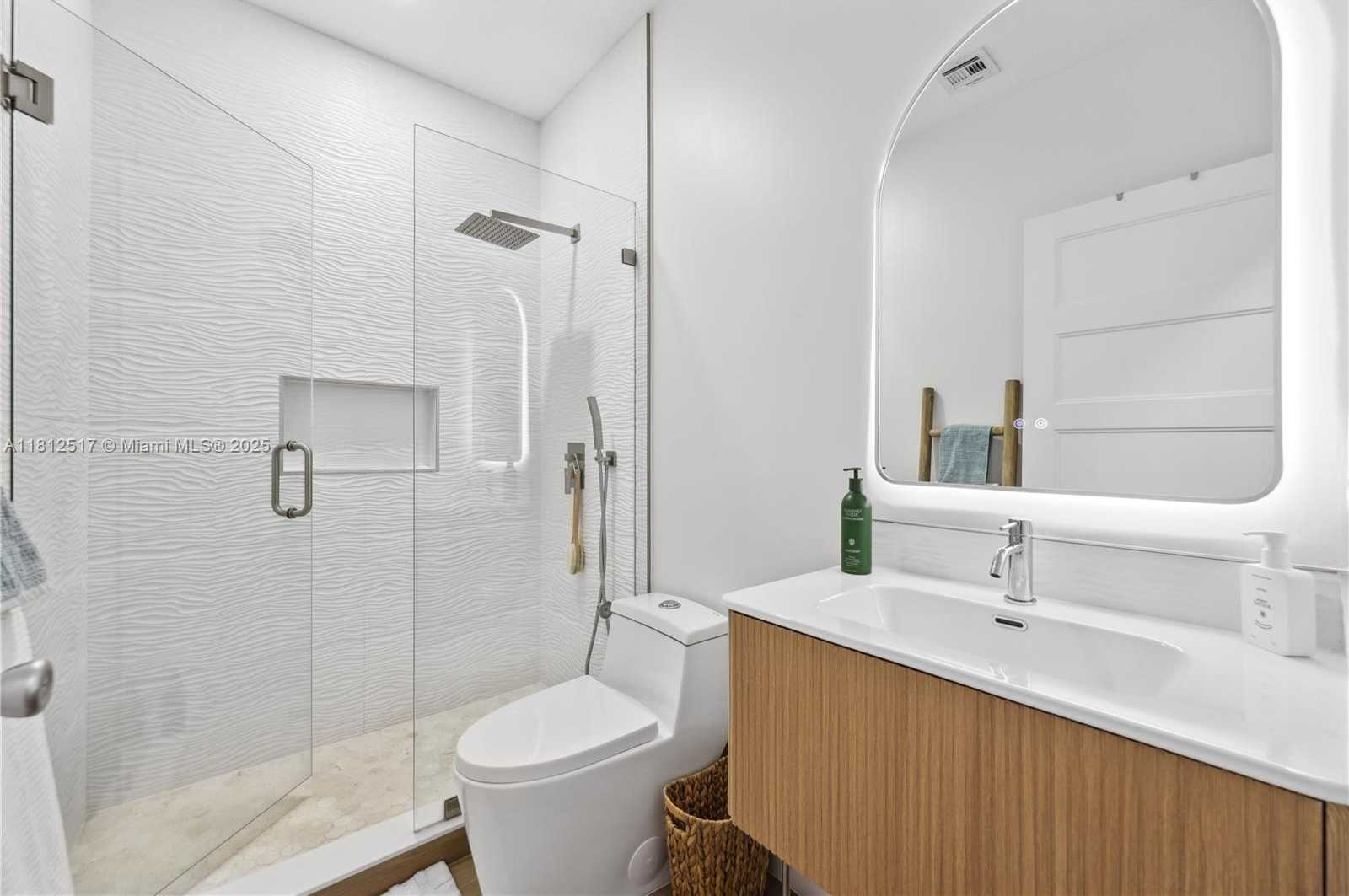 Small Image of 3229 CANAL DR, Pompano Beach Number 9