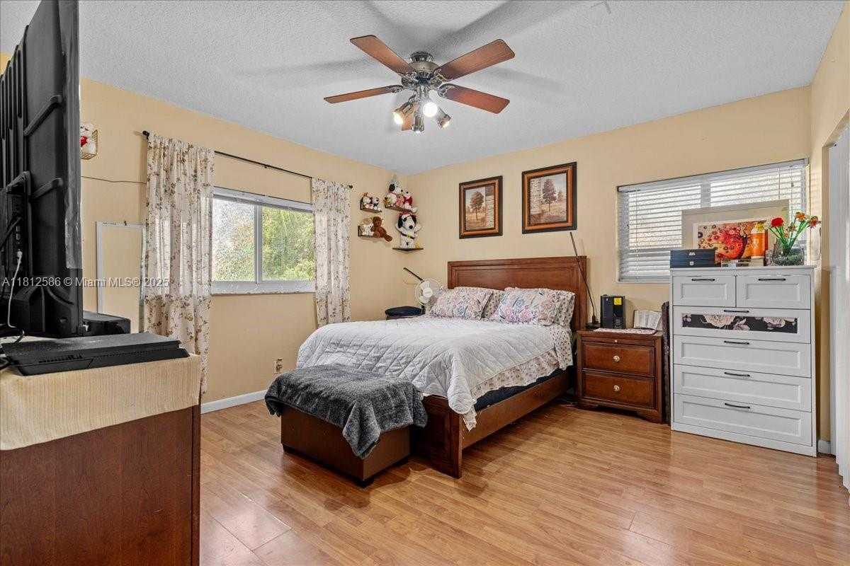 Small Image of 3030 SOUTH WEST 117TH AVE, Davie Number 39