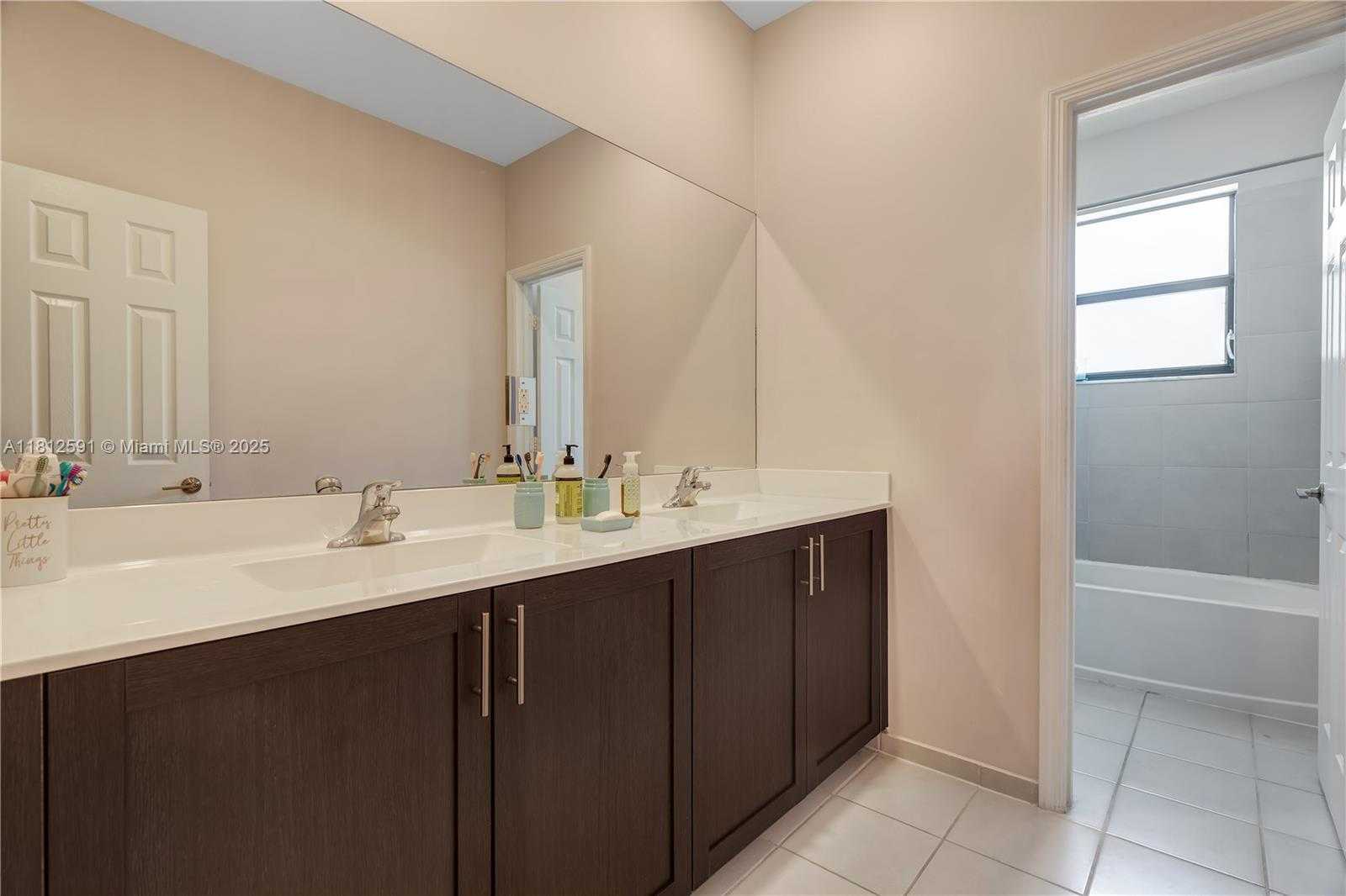 Small Image of 10329 SOUTH WEST 228TH TER, Miami Number 19