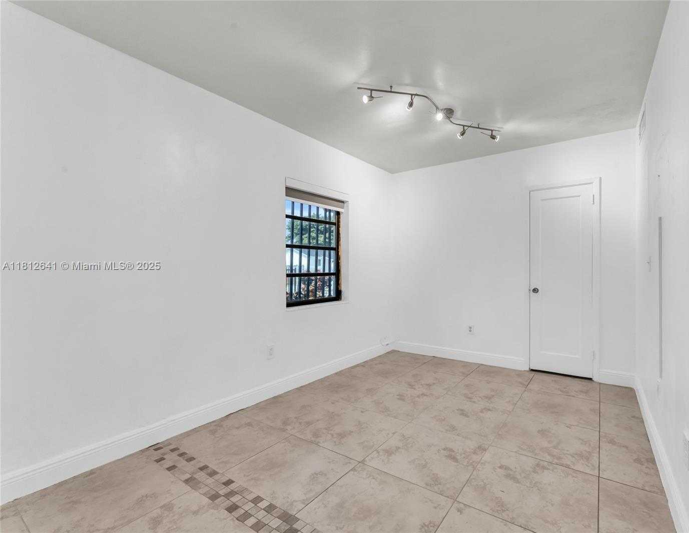 Small Image of 775 EAST 8TH ST, Hialeah Number 14