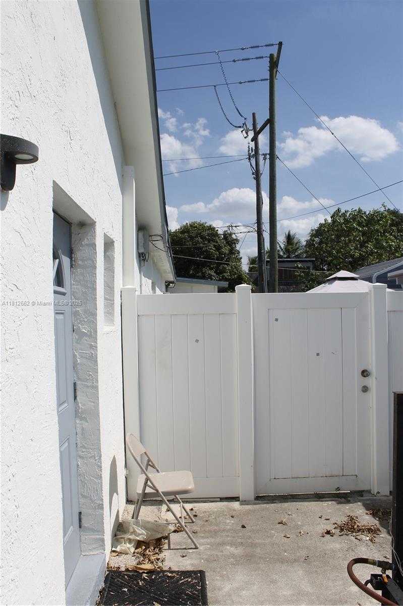 Small Image of 3626 VICTORIA DR, West Palm Beach Number 13