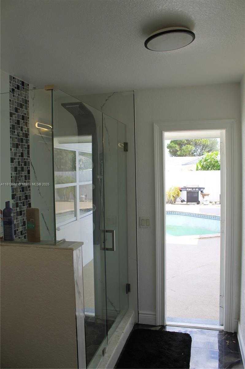 Small Image of 3626 VICTORIA DR, West Palm Beach Number 6