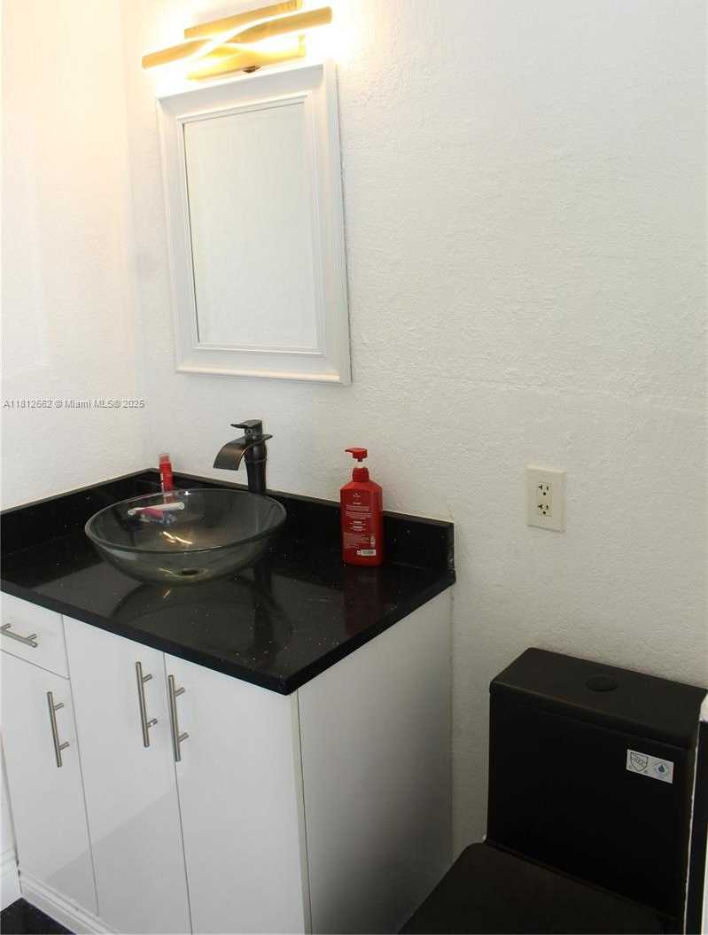 Small Image of 3626 VICTORIA DR, West Palm Beach Number 7