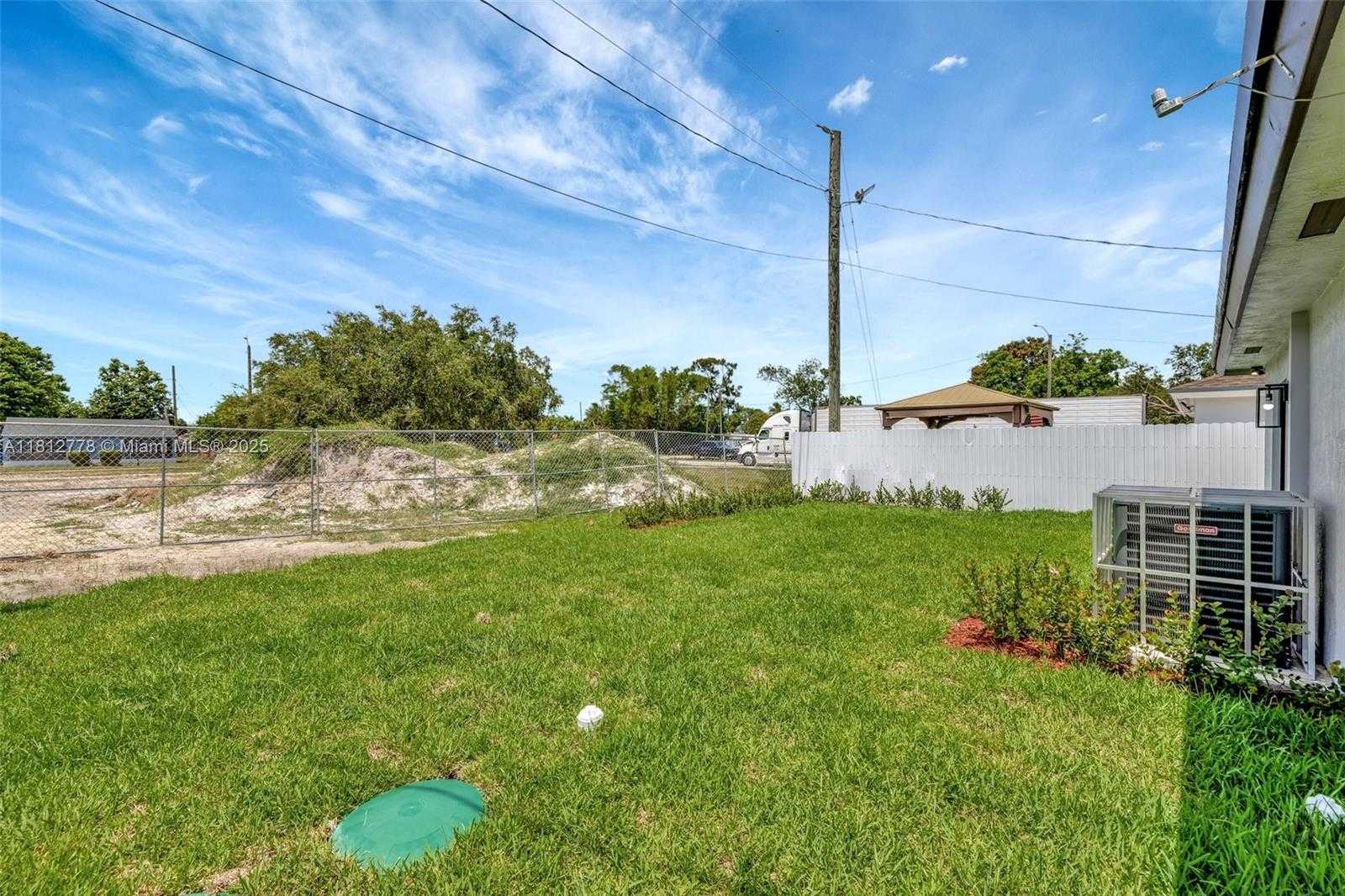 Small Image of 2411 NORTH WEST 153 ST, Miami Gardens Number 15
