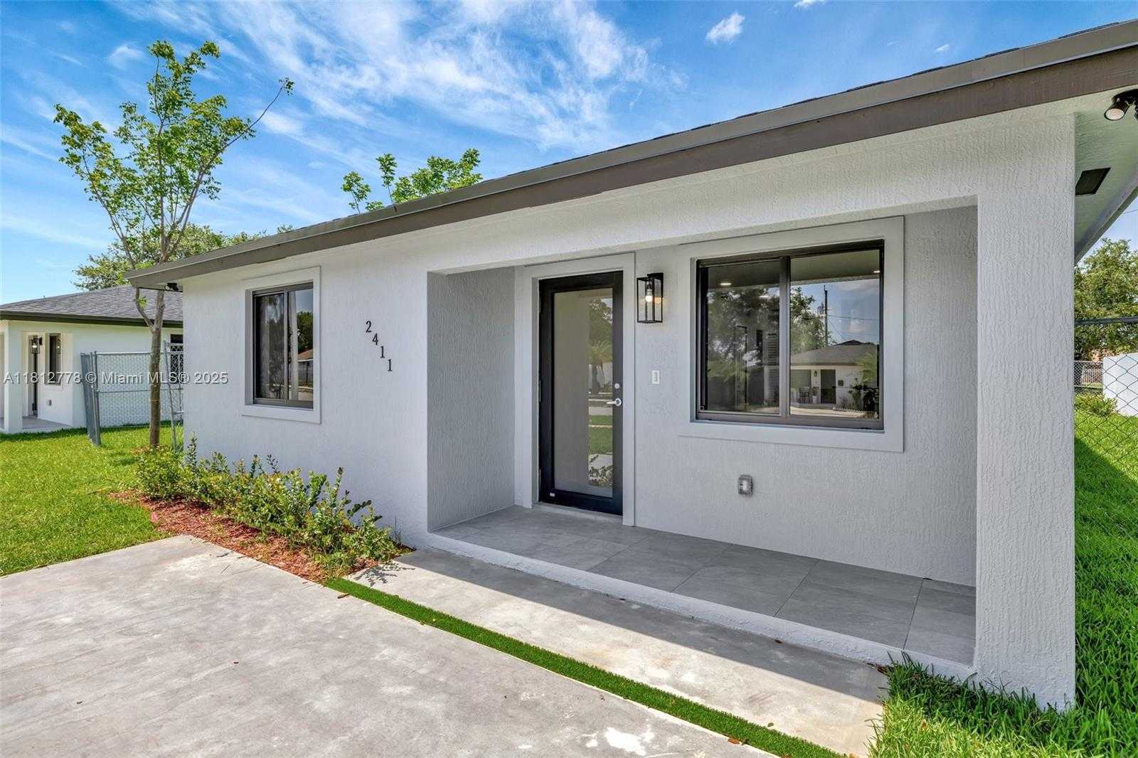 Small Image of 2411 NORTH WEST 153 ST, Miami Gardens Number 3