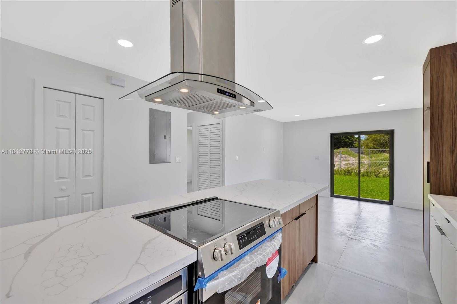 Small Image of 2411 NORTH WEST 153 ST, Miami Gardens Number 33