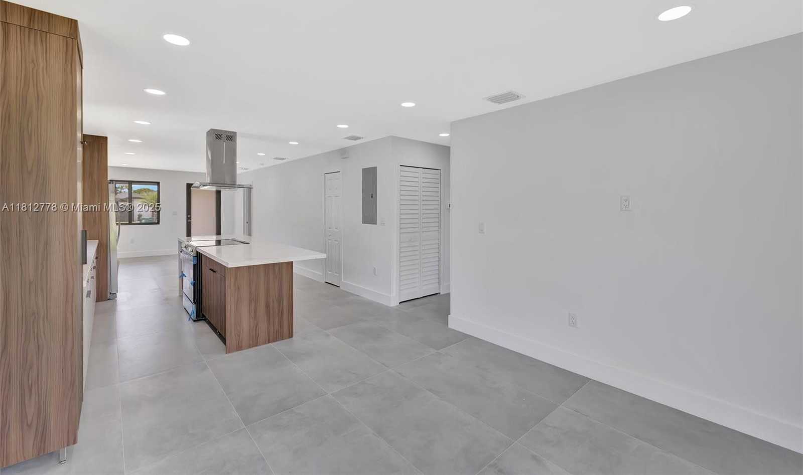 Small Image of 2411 NORTH WEST 153 ST, Miami Gardens Number 38