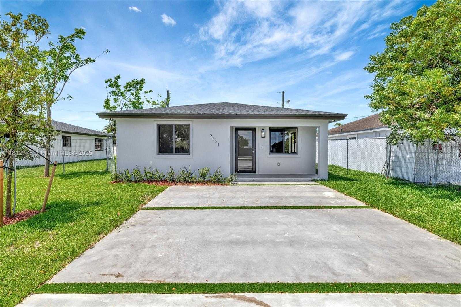 Small Image of 2411 NORTH WEST 153 ST, Miami Gardens Number 4