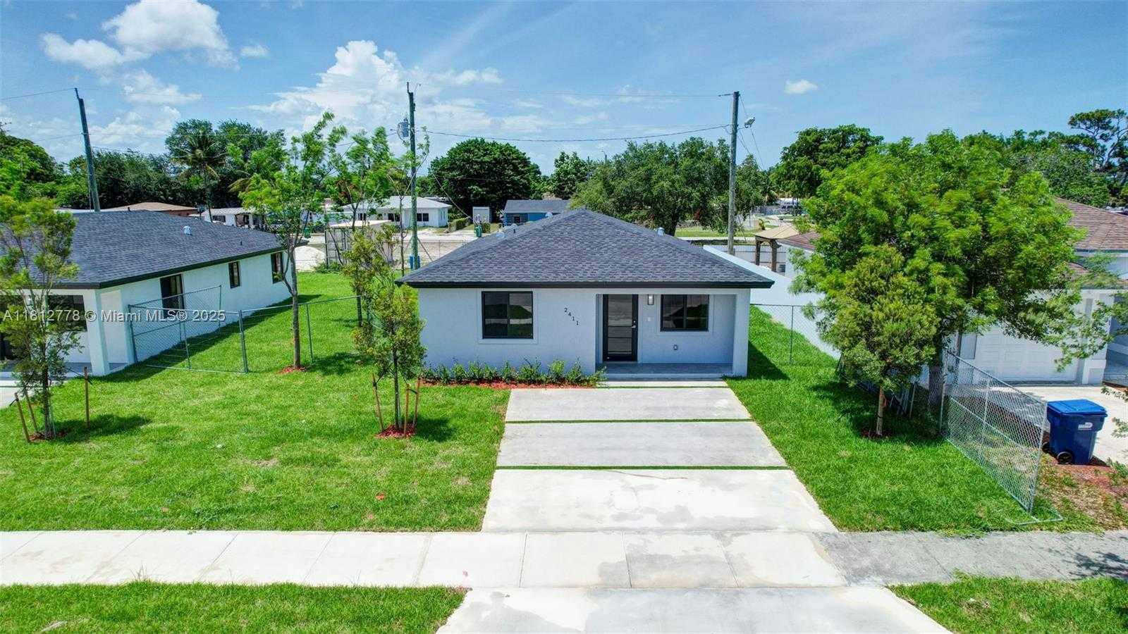 Small Image of 2411 NORTH WEST 153 ST, Miami Gardens Number 6