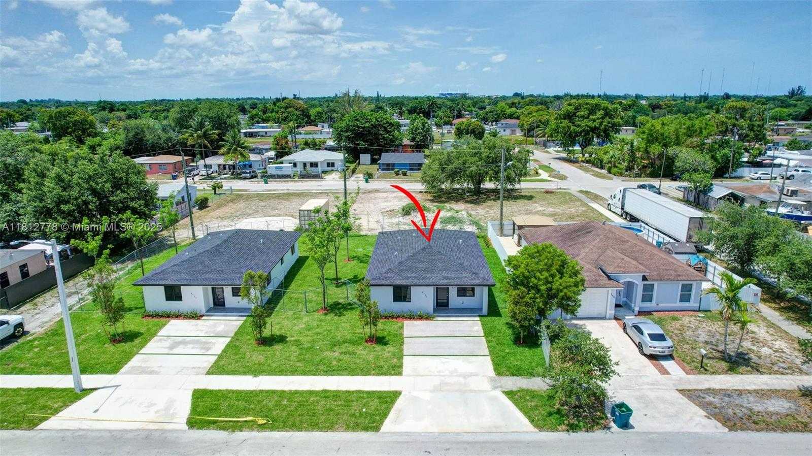 Small Image of 2411 NORTH WEST 153 ST, Miami Gardens Number 7