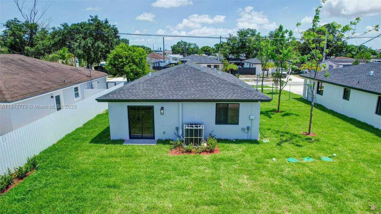Small Image of 2411 NORTH WEST 153 ST, Miami Gardens Number 9