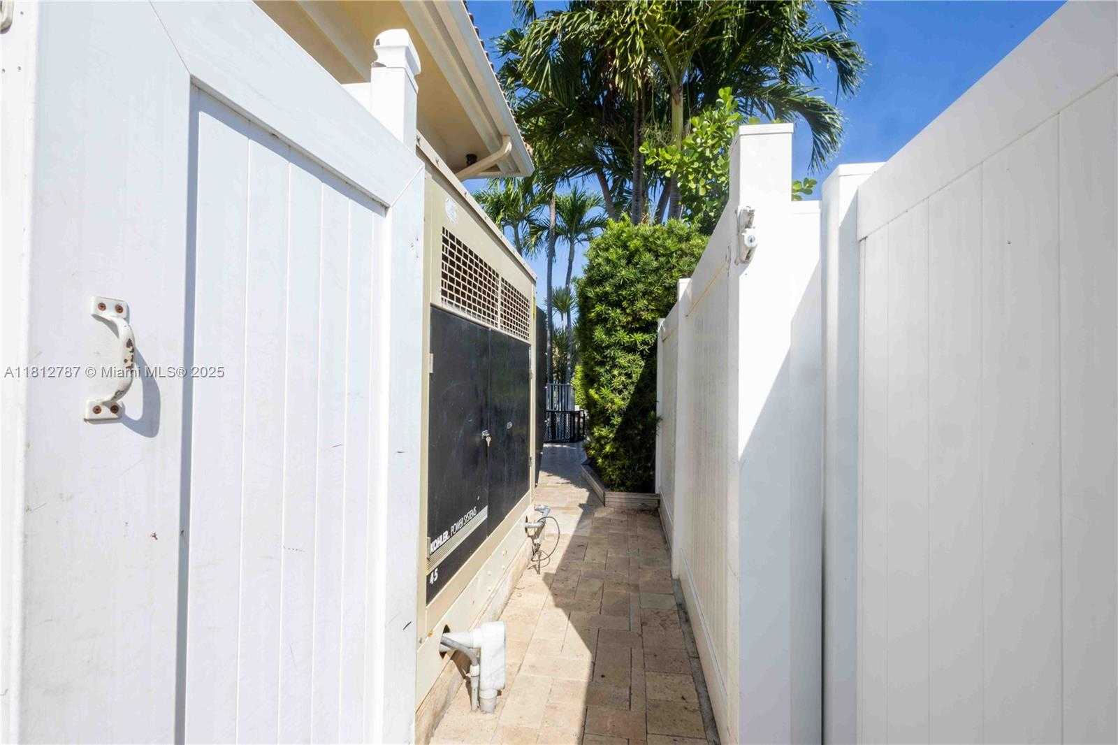 Small Image of 4241 NORTH EAST 23 TERRACE, Lighthouse Point Number 53