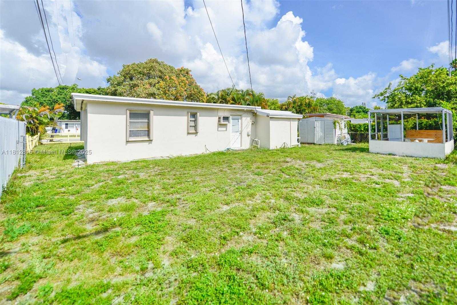 Small Image of 421 SOUTH 61ST TER, Hollywood Number 4