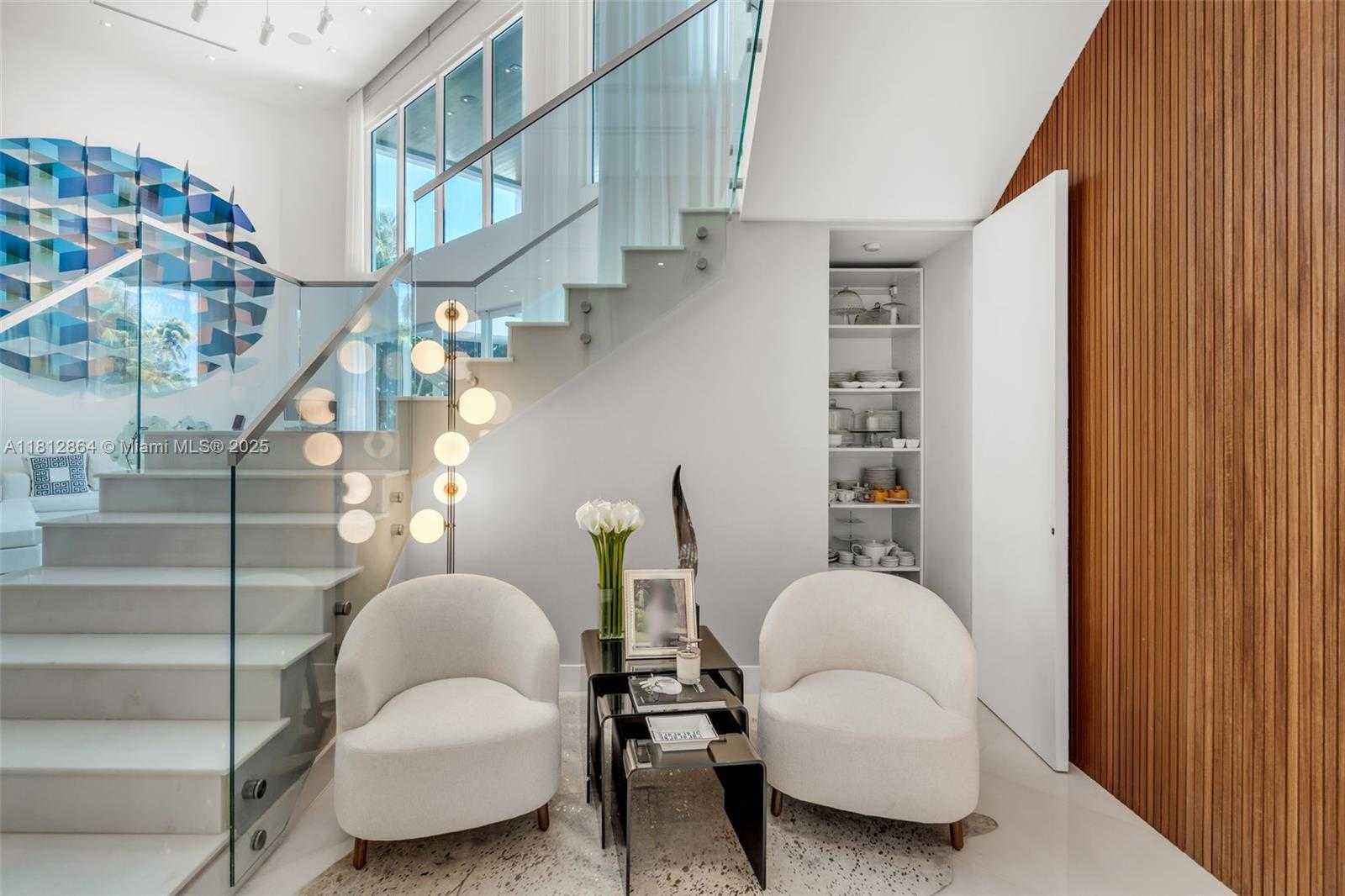 Small Image of 420 ISLAND DR, Key Biscayne Number 14