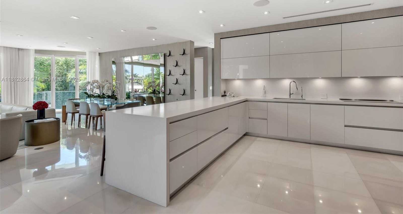 Small Image of 420 ISLAND DR, Key Biscayne Number 15